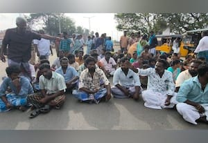  இலங்கை சிறையில் மீனவர் உடல்நலம் பாதிப்பு: பாம்பனில் மறியல்