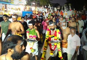  பழநிக்கு பாதயாத்திரை புறப்பட்ட காரைக்குடி நகரத்தார் காவடிகள்