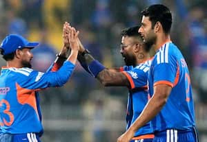 நியூசி.,க்கு எதிரான 3வது டி20 கிரிக்கெட்; இந்திய அணி சிறப்பான பந்துவீச்சு