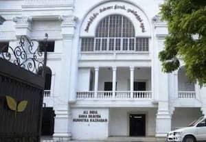 படம் வெளியீட்டுக்காக கைகட்டி காத்திருந்த பனையூர் பண்ணையார்; விஜய்யை சீண்டிய அதிமுக