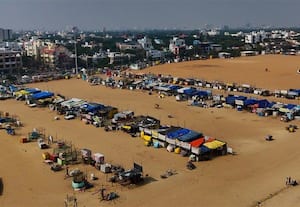 பெசன்ட் நகரில் கடைகள் தொடர்ந்து அதிகரிப்பு அரசியல் உறுதுணையால் அரங்கேறுது அத்துமீறல் மாநகராட்சி கைவிரிப்பதால் நீதிமன்றம் முன்வர எதிர்பார்ப்பு﻿ கடற்கரை அலங்கோலம்!
