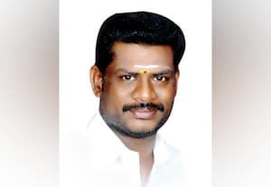  திருப்புவனம் வைகை ஆற்றில் கரை அமைப்பதில் விதிமீறல் தடுத்து நிறுத்திய விவசாயிகள்