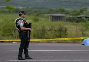 மெக்சிகோ கால்பந்து மைதானத்தில் துப்பாக்கிச்சூடு; 11 பேர் உயிரிழப்பு