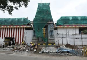  ரவீஸ்வரர் கோவில் உயர்த்தும் பணி நிறைவு