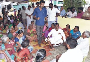 களேபர கிராமசபை கூட்டம் முடித்து வைத்த வருணபகவான்