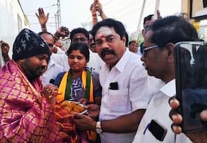  முதன்முறையாக விரைவு ரயில் நிறுத்தம் விம்கோ நகர் நிலையத்தில் உற்சாக வரவேற்பு