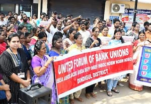  வங்கி ஊழியர்கள் வேலை நிறுத்தம் ரூ.300 கோடி பணப்பரிவர்த்தனை பாதிப்பு