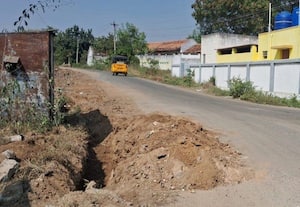  அனுமதியின்றி குழாய் பதிப்பு பணி