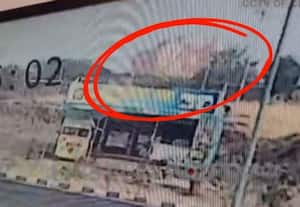 வெடித்த சிதறியது மஹா துணை முதல்வர் அஜித் பவார் பயணித்த விமானம்: திடுக்கிட வைக்கும் சிசிடிவி வீடியோ