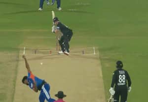 4வது டி-20 கிரிக்கெட்: நியூசிலாந்து அணி பேட்டிங்