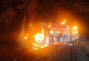  தனியார் சொகுசு பஸ்சில் தீ உயிர் தப்பிய 36 பயணியர்