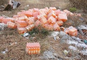  குப்பை கொட்டும் இடமான ரயில்வே ஸ்டேஷன் ரோடு