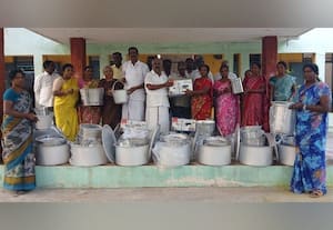  சத்துணவு மையங்களுக்கு சமையல் பாத்திரம் எம்.எல்.ஏ., வழங்கினார்