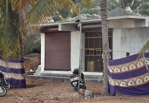  எதிர்ப்பை மீறி மதுக்கடை திறப்பு; விவசாயிகள் அதிர்ச்சி