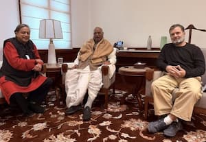 உறவை ஒட்டுப்போட்ட காங்கிரஸ் ராகுல் - சசிதரூர்!