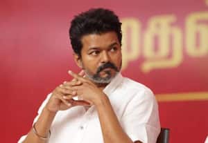  வாய் கூசாமல் பொய் சொல்கிறார்: ஸ்டாலின் மீது விஜய் தாக்கு