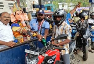  'ஹெல்மெட்' அணிய பிரசாரம்; ரூ.50 பெட்ரோல் இலவசம்