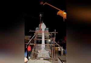  பழநி படிப்பாதை முன் 15 அடி உயர வேல்