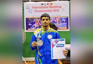  சர்வதேச மல்யுத்த போட்டியில் பதக்கம் வென்ற விக்ரம்