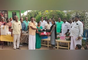  விளையாட்டு போட்டியில் வெற்றி பெற்றவர்களுக்கு பரிசு