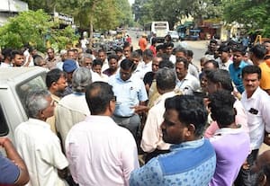  திருப்பதி தேவஸ்தானத்திற்கு சொந்தமான இடத்தில் வாடகை செலுத்தாத கடைகள் அகற்ற முயன்றதால் பரபரப்பு