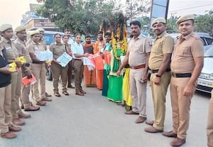  பாதயாத்திரை பக்தர்களுக்கு 'ரிப்ளெக்டர் ஜாக்கெட்' வழங்கல்