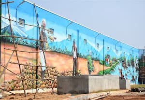  வண்ண ஓவியங்களால் மிளிரும் புது பஸ் ஸ்டாண்ட் சுவர்கள்