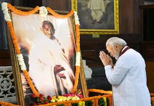 மகாத்மாவின் சுதேசி கொள்கையே தற்சார்பு இந்தியாவின் அடிப்படை தூண்; பிரதமர் மோடி