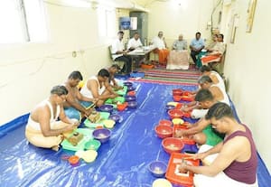  பக்தர்கள் செலுத்திய பலமாற்று பொன் காணிக்கை மாரியம்மன் கோவிலில் சரிபார்ப்பு