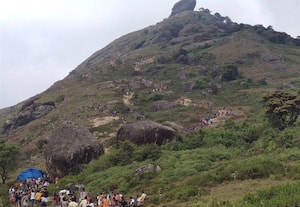 வெள்ளியங்கிரி மலை மீது பக்தர்கள்..﻿ நாளை ஏறலாம் . நிபந்தனைகளுடன் மே 31 வரை அனுமதி