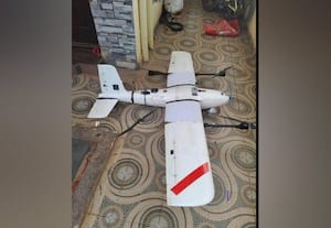  விமானம் போன்ற ட்ரோன் கீழே விழுந்ததால் பதற்றம்