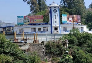  ஐகோர்ட் உத்தரவை மீறி நடக்கும் நகராட்சி பணி கவுன்சிலர்கள் கேள்வி; உள்ளூர் மக்கள் அதிருப்தி கவுன்சிலர்கள் கேள்வி; உள்ளூர் மக்கள் அதிருப்தி