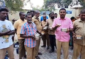  தரமற்ற காலை உணவை குப்பையில் வீசி நெல்லை துாய்மை பணியாளர்கள் எதிர்ப்பு