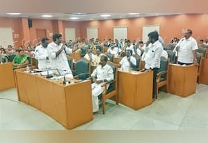  'அம்மா' மண்டபத்தை நீதிமன்றமாக மாற்றுவதா? ஆவடி மாநகராட்சி கூட்டத்தில் அ.தி.மு.க., கவுன்சிலர் வெளிநடப்பு