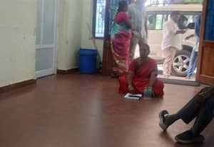  தி.மு.க., பெண் கவுன்சிலர் தர்ணா நகரமன்ற கூட்டத்தில் பரபரப்பு