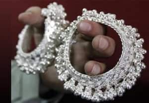 மாலையில் மளமளவென சரிந்தது வெள்ளி; ஒரே நாளில் ரூ.85 ஆயிரம் சரிவு