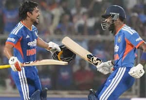 முதல் சதமடித்தார் இஷான் கிஷான்; இந்திய அணி 271 ரன் குவிப்பு