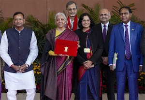 தொடர்ந்து 9ம் முறையாக பட்ஜெட் தாக்கல்; நிர்மலா சீதாராமன் சாதனை