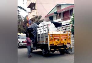  இலவச வேட்டி, சேலைகள் தனியார் கிடங்கில் பதுக்கல்