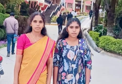 பத்மஸ்ரீ விருது பெற்ற ஓவியர் மகள் மீண்டும் கல்லுாரியில் சேர அனுமதி