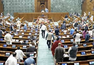 பார்லிமென்ட் பட்ஜெட் கூட்டத்தொடர்: எதிர்க்கட்சிகள் அமளியால் லோக்சபா ஒத்திவைப்பு