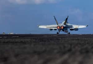 விமானம் தாங்கி கப்பலை நெருங்கிய ஈரான் ட்ரோன்; சுட்டு வீழ்த்தியது அமெரிக்க ராணுவம்