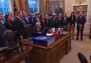 ஈரானுடன் பேச்சுவார்த்தை நடத்தி வருகிறோம்; அதிபர் டிரம்ப் தகவல்