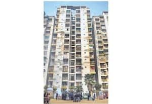 உத்தர பிரதேசத்தில் மொபைல் போன் விளையாட்டால் ﻿விபரீதம்!: 9வது மாடியில் இருந்து குதித்து 3 சகோதரியர் தற்கொலை