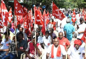  9 மாவட்ட விவசாயிகள் தர்ணா