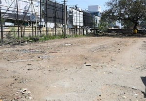  ரயில்வே ஸ்டேஷன் டூவீலர் ஸ்டாண்ட் இடமாற்றம்