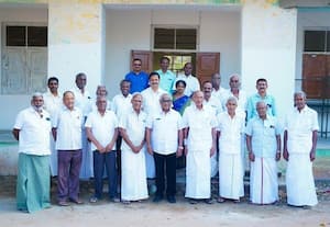  பள்ளி புனரமைப்பு பணிக்கு முன்னாள் மாணவர் நிதி உதவி