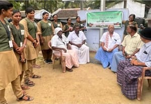  தென்னையில் வெள்ளை ஈ கட்டுப்படுத்த விழிப்புணர்வு