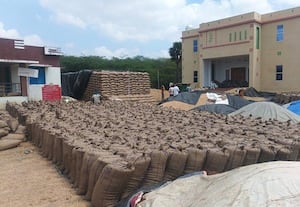  அரசு நெல் கொள்முதல் நிலையங்களில் விவசாயிகளிடம் கெடுபிடி வேண்டாம் தினமலர் செய்தியால் தீர்வு கிடைத்தது 