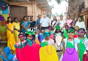  அரசு பள்ளியில் வண்ணங்கள் தின விழா